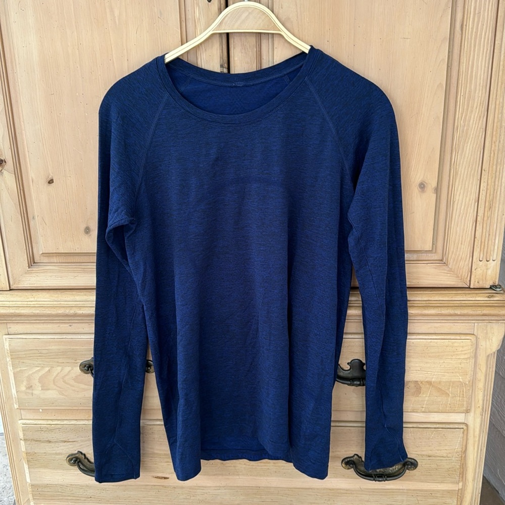 Lululemon Swiftly Long Sleeve Shirt with thumb holes - size 10